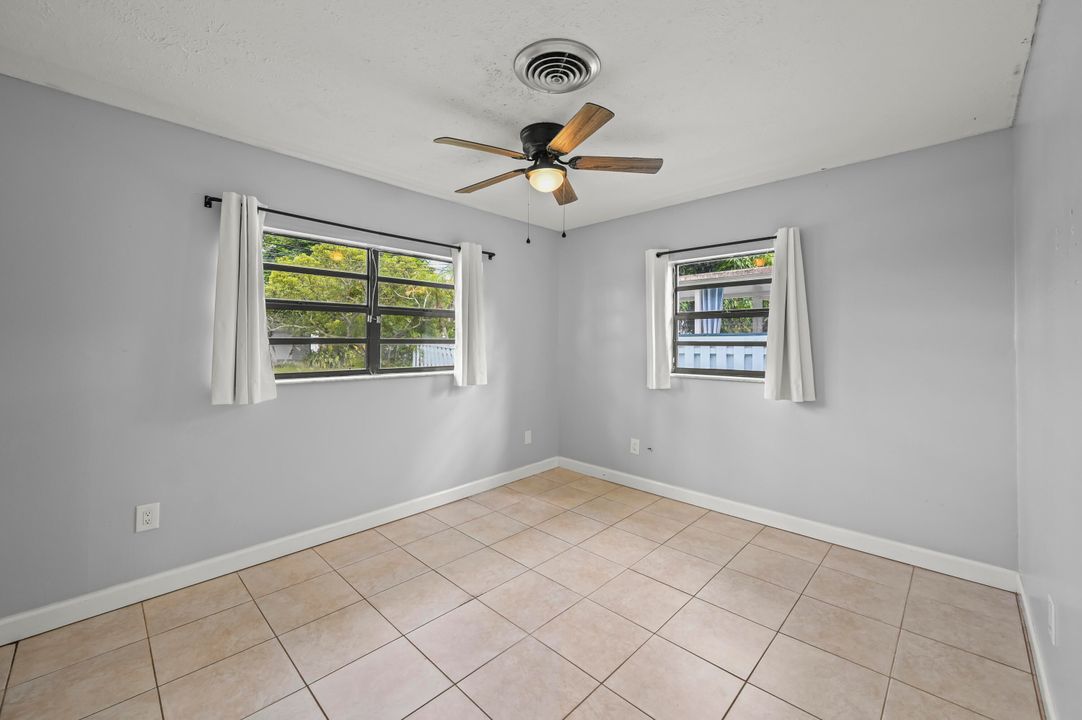 Под контрактом: $400,000 (3 спален, 2 ванн, 1224 Квадратных фут)