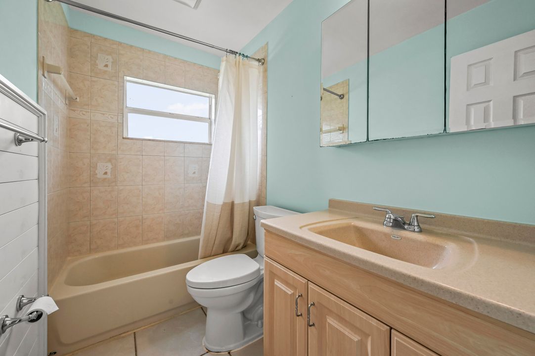 Под контрактом: $400,000 (3 спален, 2 ванн, 1224 Квадратных фут)