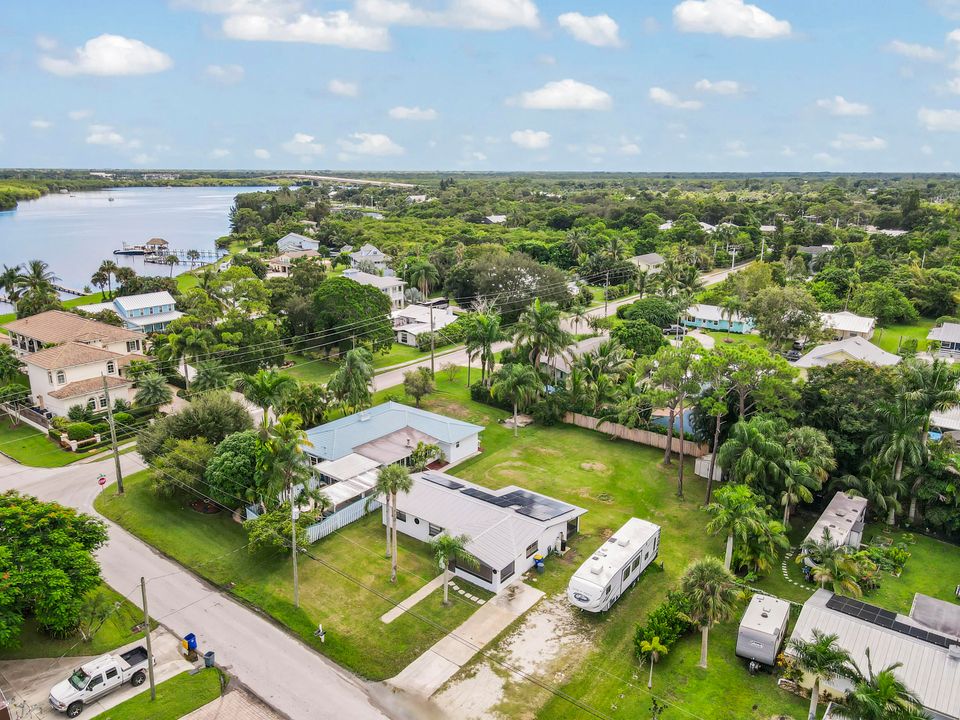 Под контрактом: $400,000 (3 спален, 2 ванн, 1224 Квадратных фут)