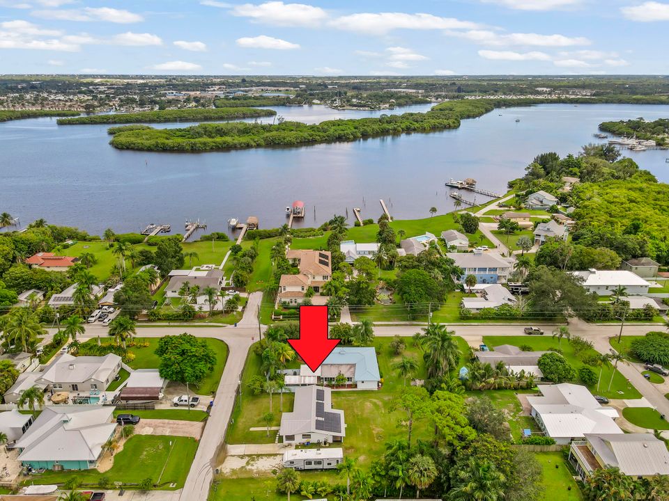 Под контрактом: $400,000 (3 спален, 2 ванн, 1224 Квадратных фут)