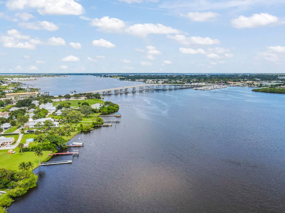 Под контрактом: $400,000 (3 спален, 2 ванн, 1224 Квадратных фут)