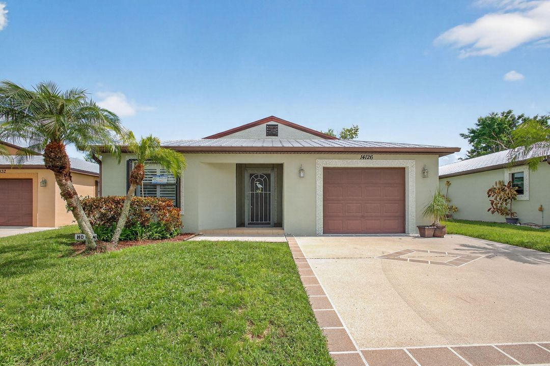 Recently Sold: $165,000 (2 beds, 2 baths, 1487 Square Feet)