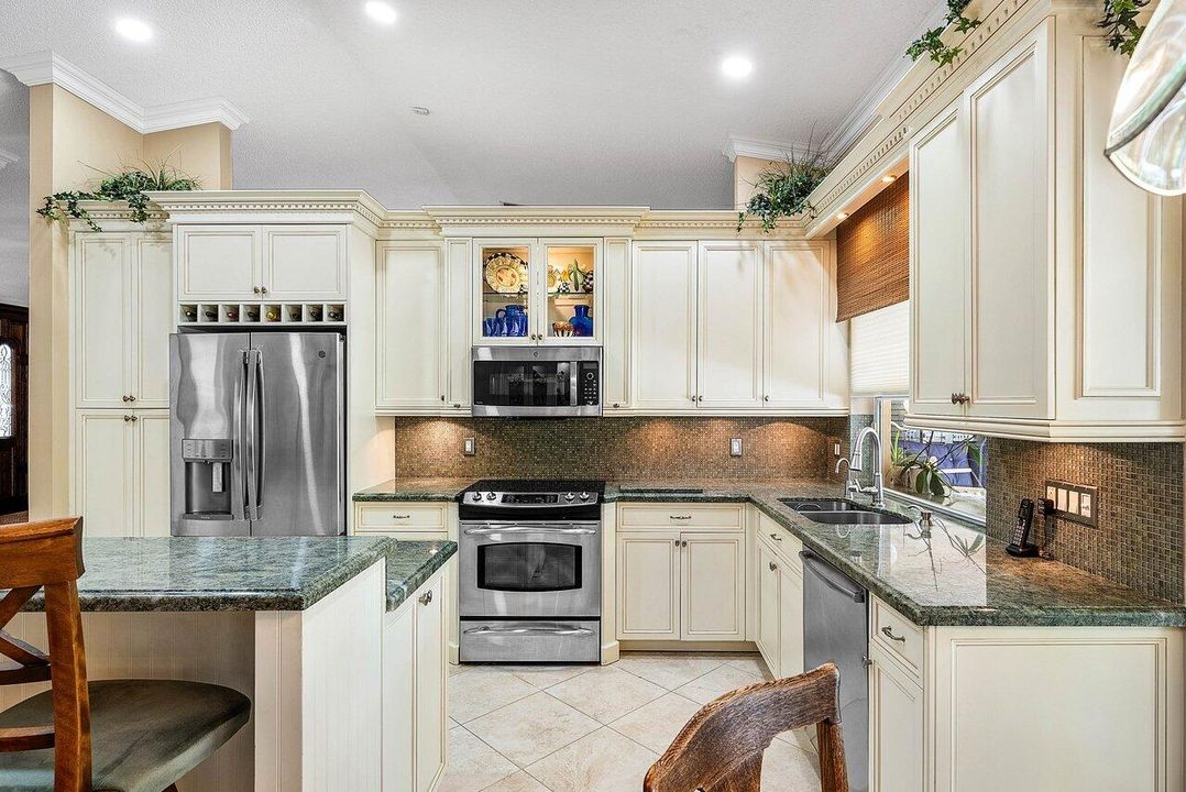 Active With Contract: $949,000 (4 beds, 2 baths, 2595 Square Feet)