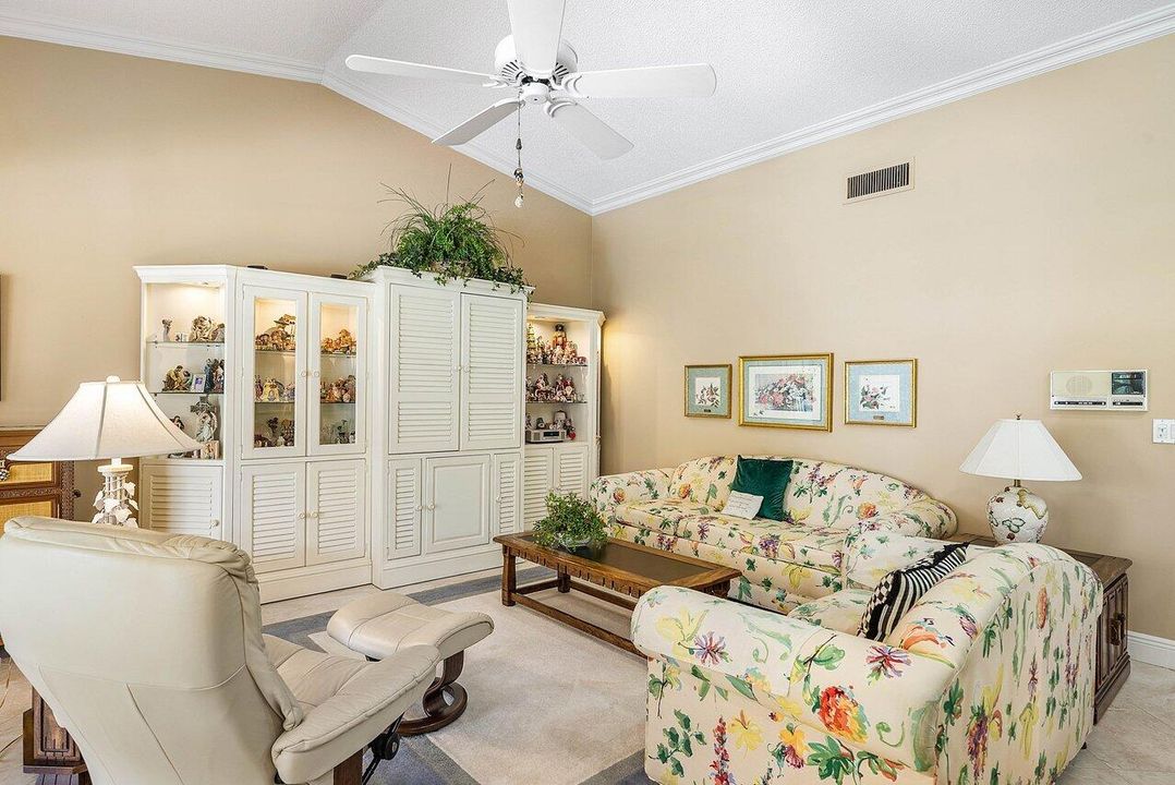 Active With Contract: $949,000 (4 beds, 2 baths, 2595 Square Feet)