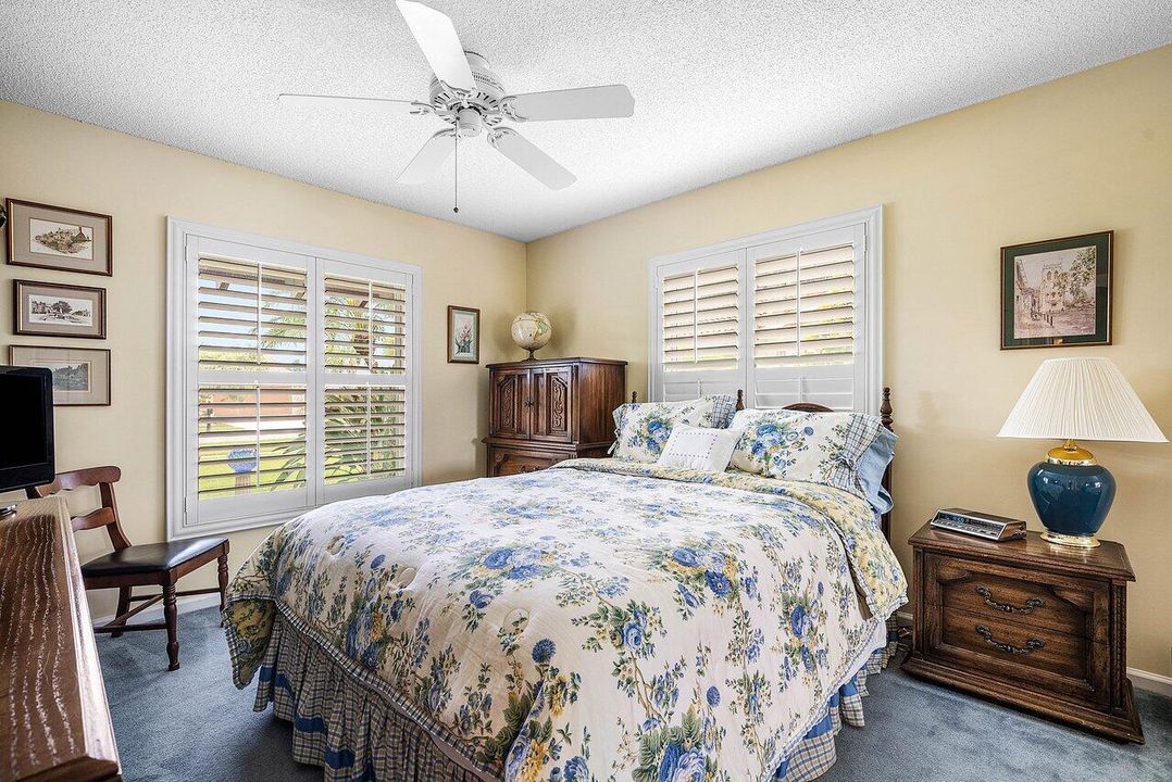 Active With Contract: $949,000 (4 beds, 2 baths, 2595 Square Feet)