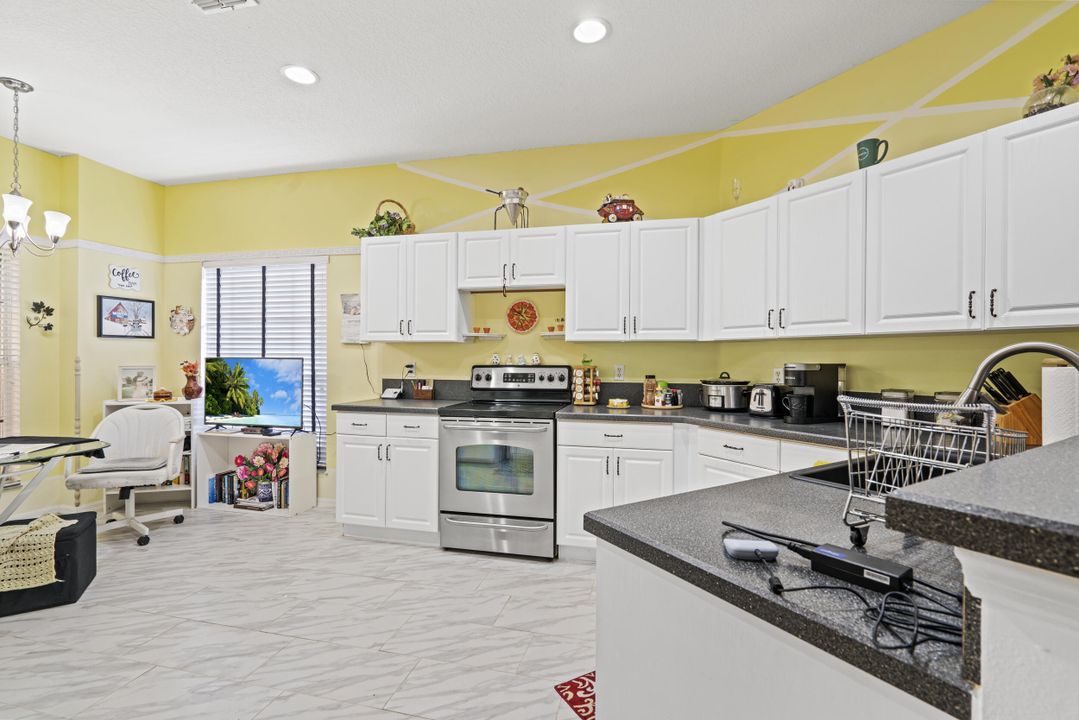 Active With Contract: $295,000 (3 beds, 2 baths, 1547 Square Feet)