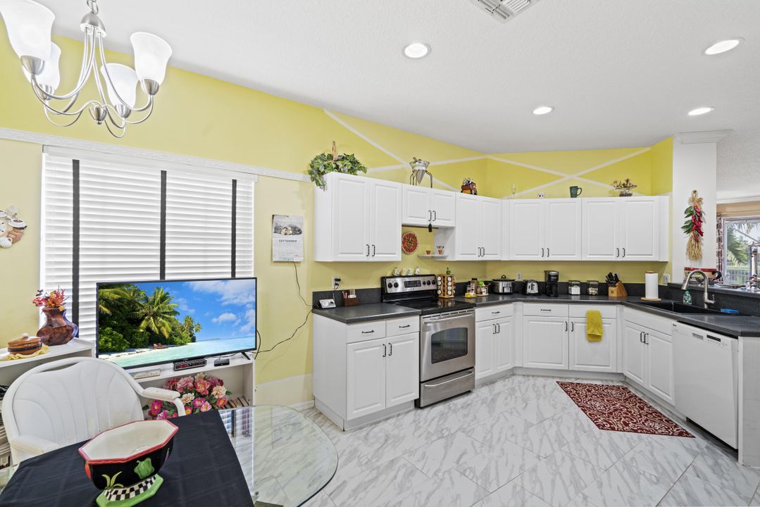 Active With Contract: $295,000 (3 beds, 2 baths, 1547 Square Feet)