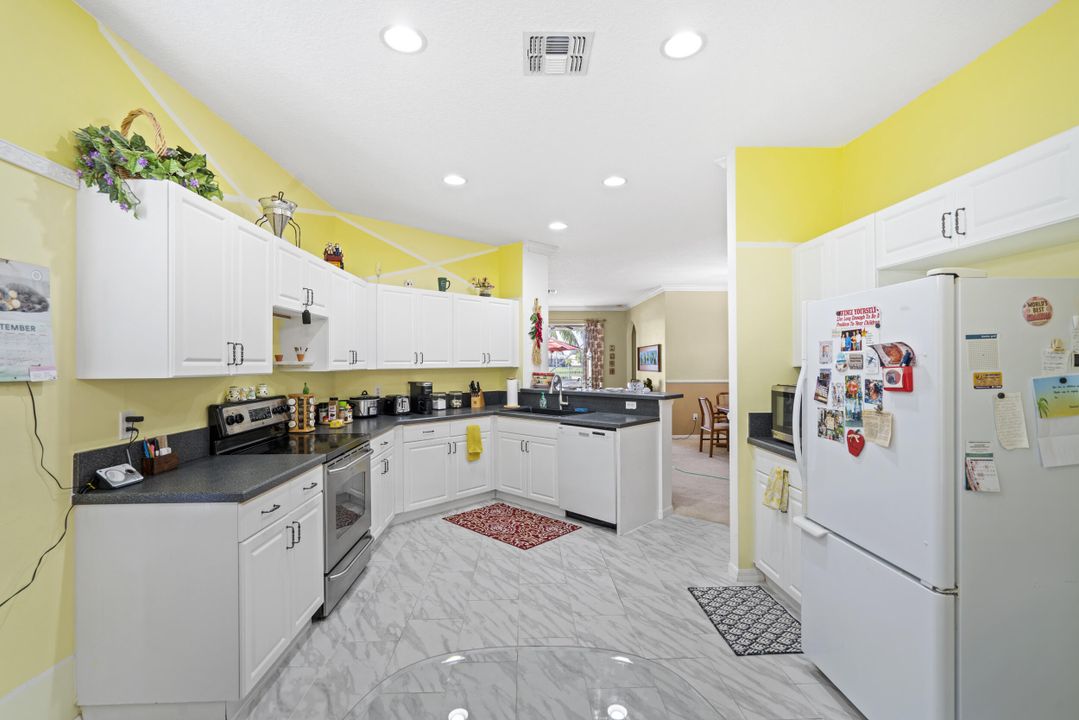 Active With Contract: $295,000 (3 beds, 2 baths, 1547 Square Feet)