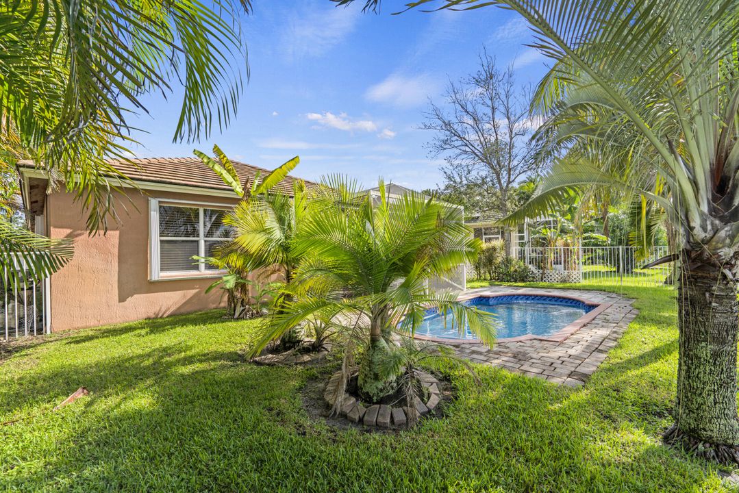 Active With Contract: $295,000 (3 beds, 2 baths, 1547 Square Feet)