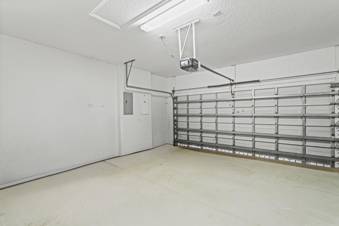 Active With Contract: $295,000 (3 beds, 2 baths, 1547 Square Feet)