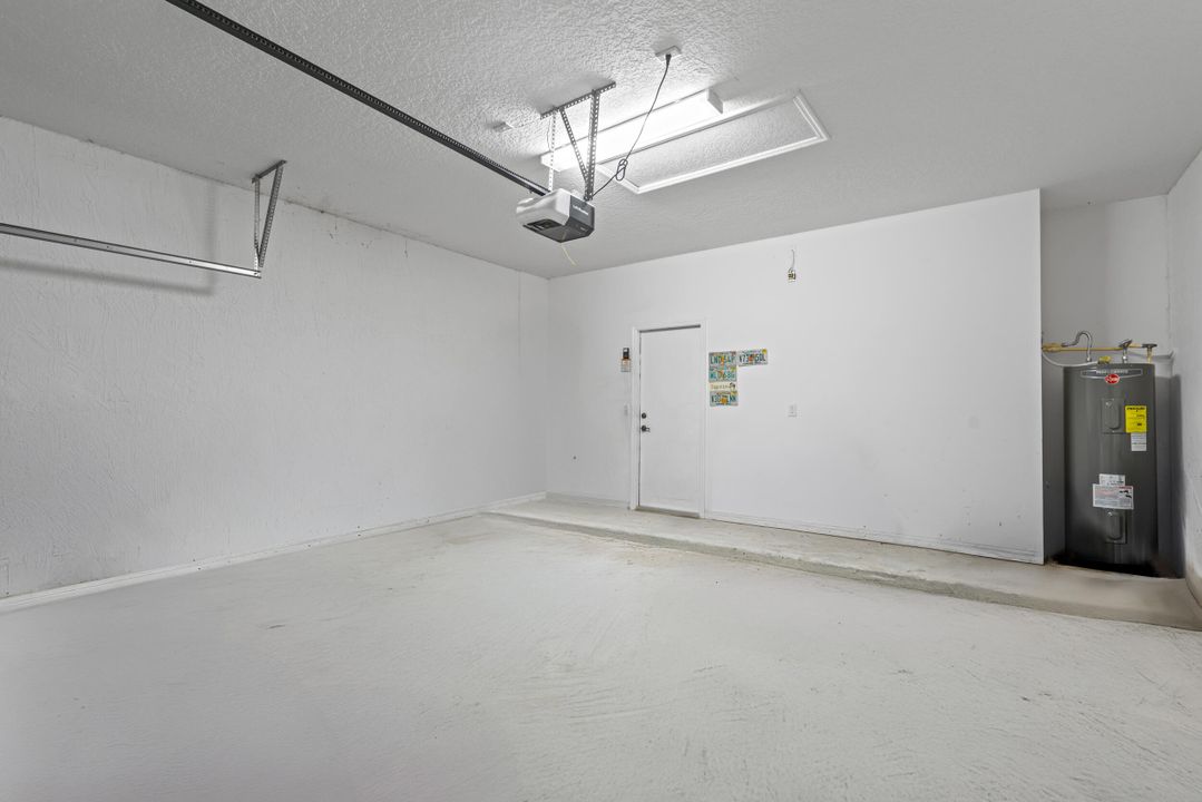 Active With Contract: $295,000 (3 beds, 2 baths, 1547 Square Feet)