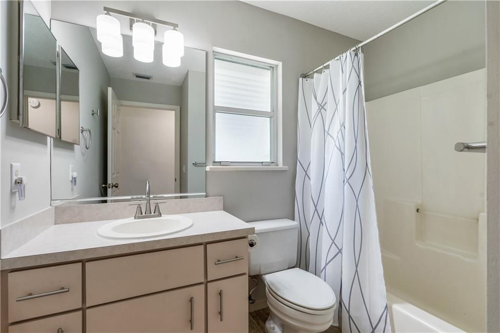 合同活跃: $375,000 (3 贝兹, 2 浴室, 1571 平方英尺)