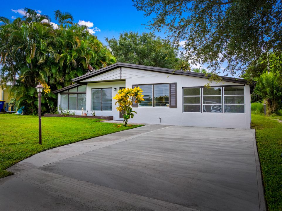 Active With Contract: $510,000 (5 beds, 2 baths, 1682 Square Feet)