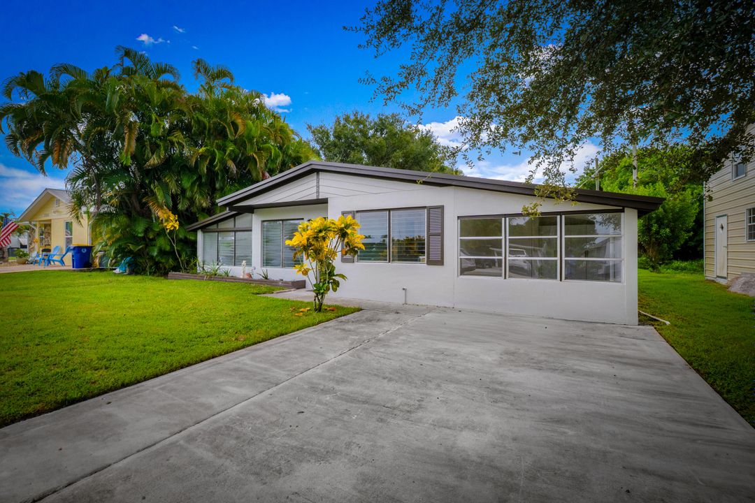 Active With Contract: $510,000 (5 beds, 2 baths, 1682 Square Feet)