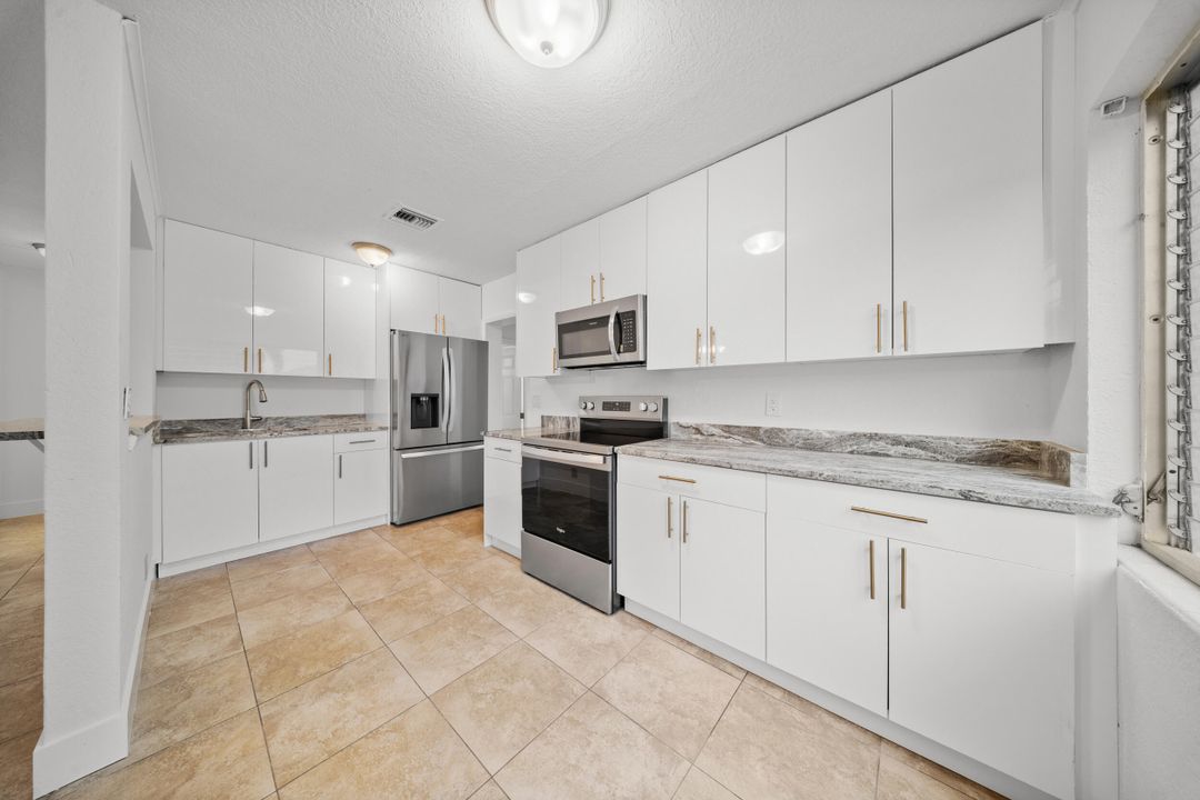 Active With Contract: $510,000 (5 beds, 2 baths, 1682 Square Feet)