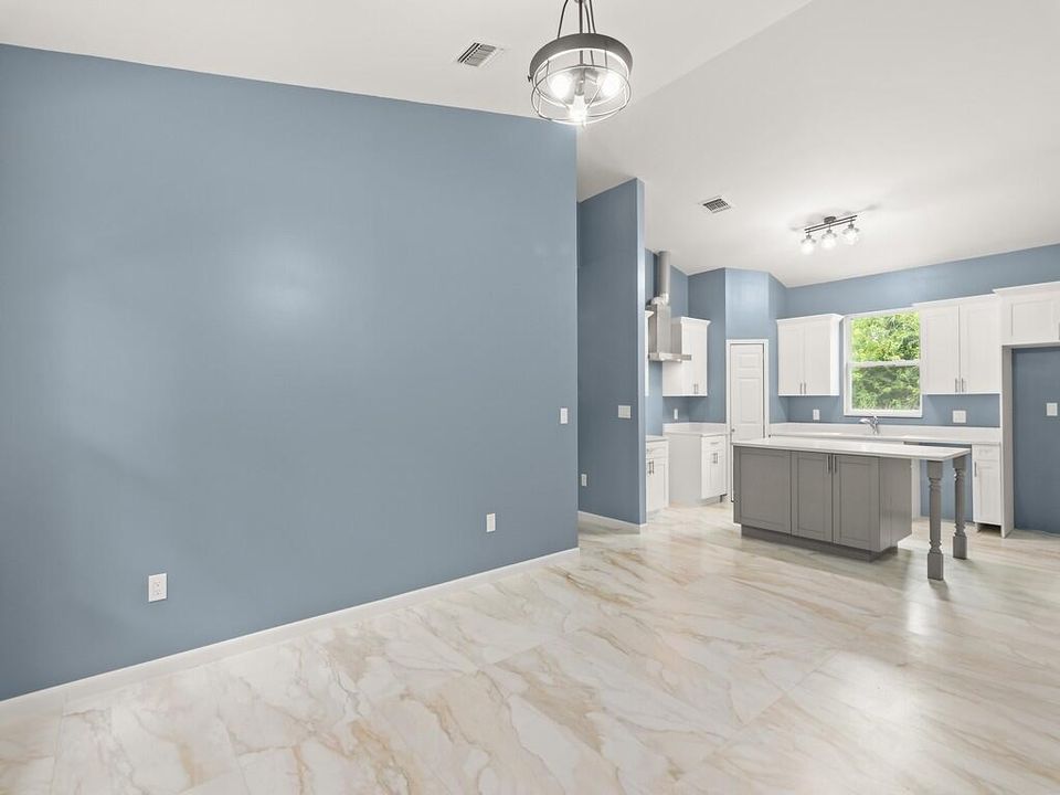 На продажу: $309,000 (3 спален, 2 ванн, 1132 Квадратных фут)