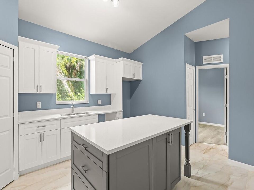 На продажу: $309,000 (3 спален, 2 ванн, 1132 Квадратных фут)