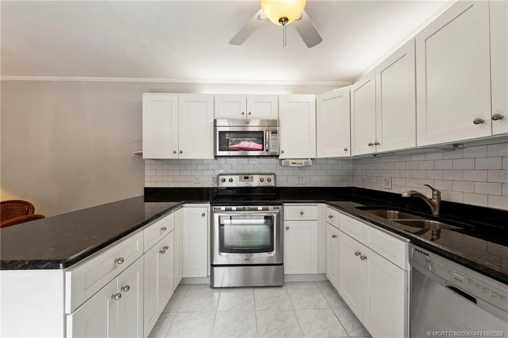 Под контрактом: $289,000 (3 спален, 3 ванн, 1512 Квадратных фут)