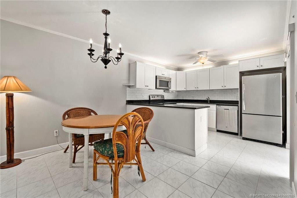 Под контрактом: $289,000 (3 спален, 3 ванн, 1512 Квадратных фут)