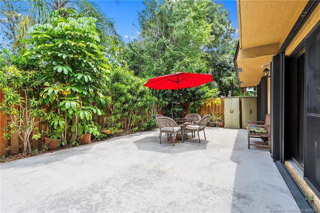 Под контрактом: $289,000 (3 спален, 3 ванн, 1512 Квадратных фут)