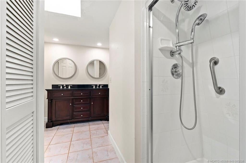 Под контрактом: $289,000 (3 спален, 3 ванн, 1512 Квадратных фут)