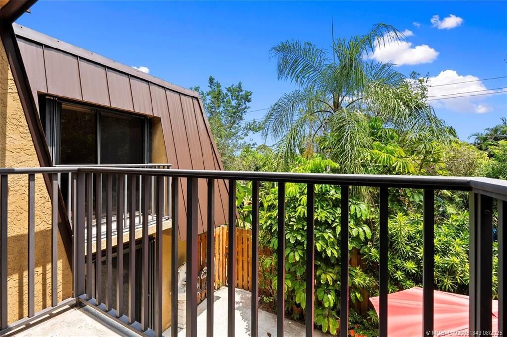 Под контрактом: $289,000 (3 спален, 3 ванн, 1512 Квадратных фут)