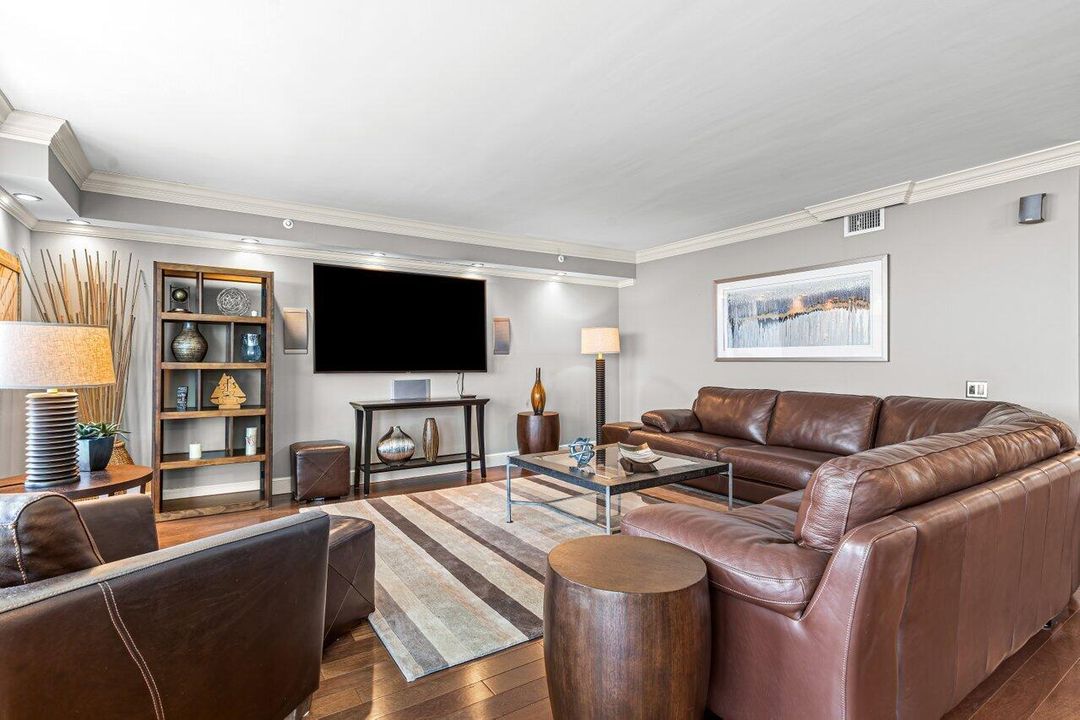 合同活跃: $2,050,000 (2 贝兹, 2 浴室, 1526 平方英尺)