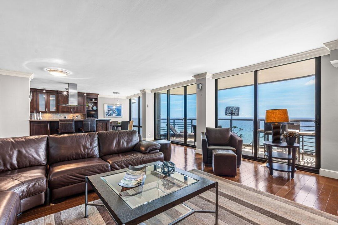 合同活跃: $2,050,000 (2 贝兹, 2 浴室, 1526 平方英尺)