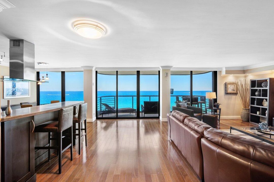 合同活跃: $2,050,000 (2 贝兹, 2 浴室, 1526 平方英尺)