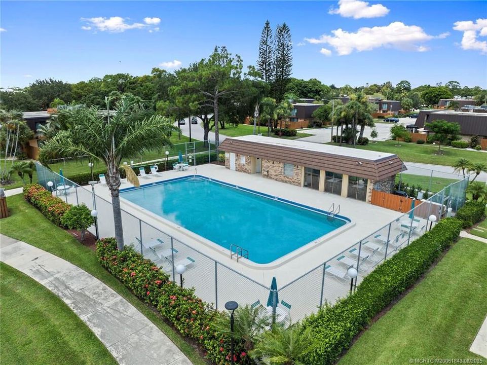 Под контрактом: $289,000 (3 спален, 3 ванн, 1512 Квадратных фут)