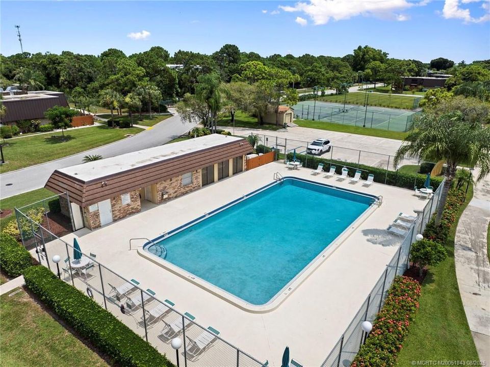 Под контрактом: $289,000 (3 спален, 3 ванн, 1512 Квадратных фут)