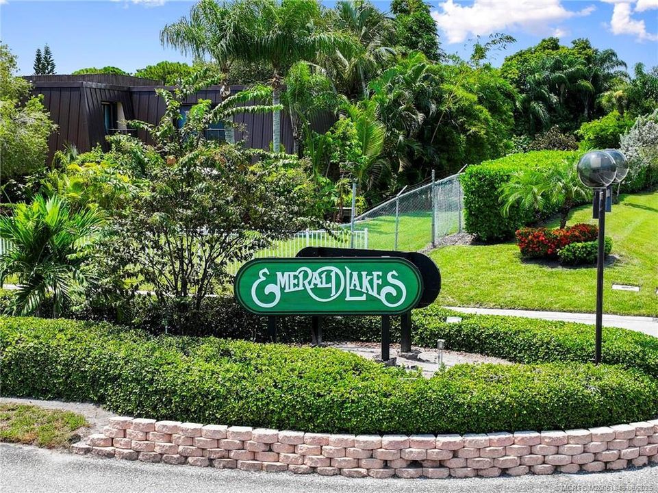 Под контрактом: $289,000 (3 спален, 3 ванн, 1512 Квадратных фут)