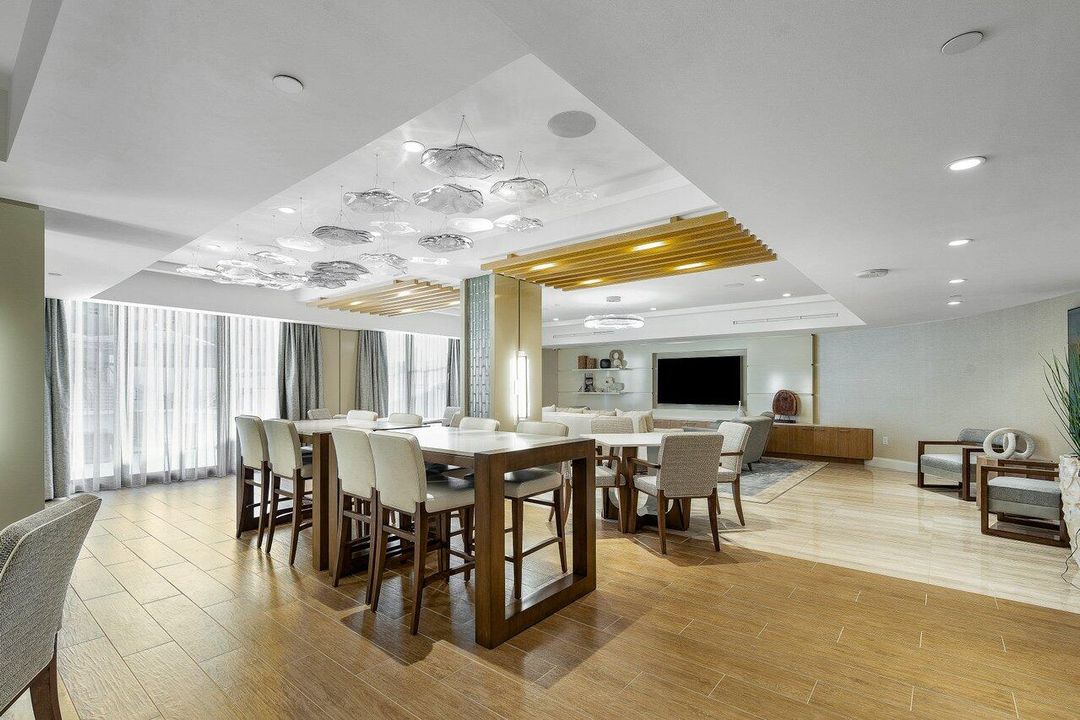 合同活跃: $2,050,000 (2 贝兹, 2 浴室, 1526 平方英尺)