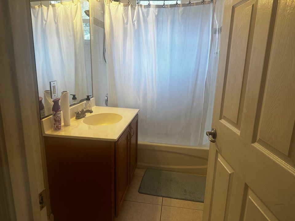 For Rent: $900 (1 beds, 1 baths, 2288 Square Feet)