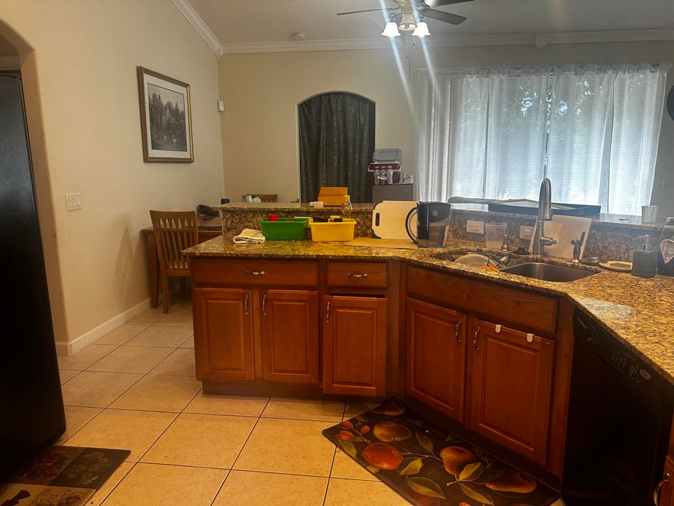 For Rent: $900 (1 beds, 1 baths, 2288 Square Feet)