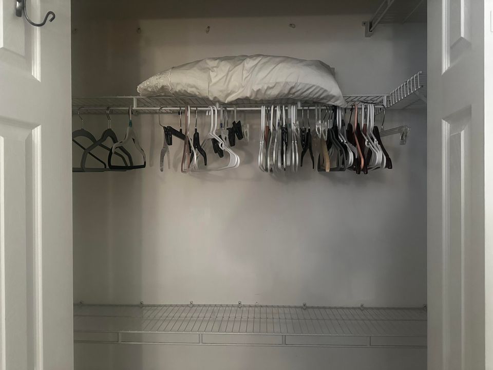 For Rent: $900 (1 beds, 1 baths, 2288 Square Feet)