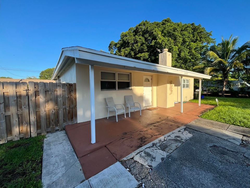 Recently Rented: $2,500 (2 beds, 1 baths, 1040 Square Feet)