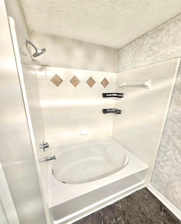 For Sale: $229,000 (1 beds, 1 baths, 820 Square Feet)