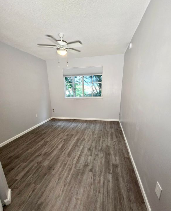 For Sale: $229,000 (1 beds, 1 baths, 820 Square Feet)