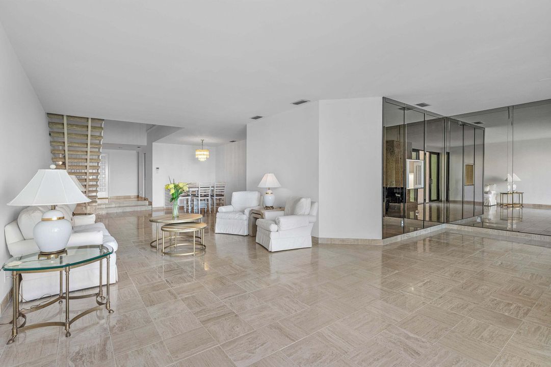 En Venta: $1,695,000 (3 camas, 2 baños, 3012 Pies cuadrados)