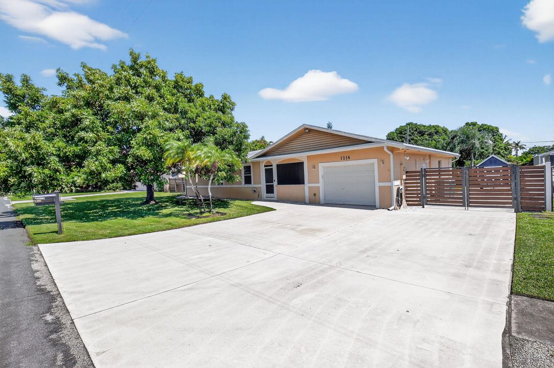 Recently Sold: $600,000 (3 beds, 2 baths, 1555 Square Feet)