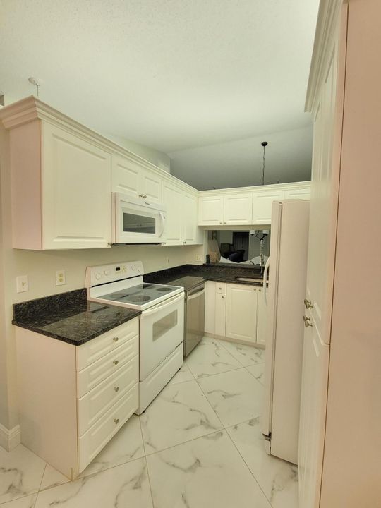 For Rent: $3,500 (2 beds, 2 baths, 1178 Square Feet)