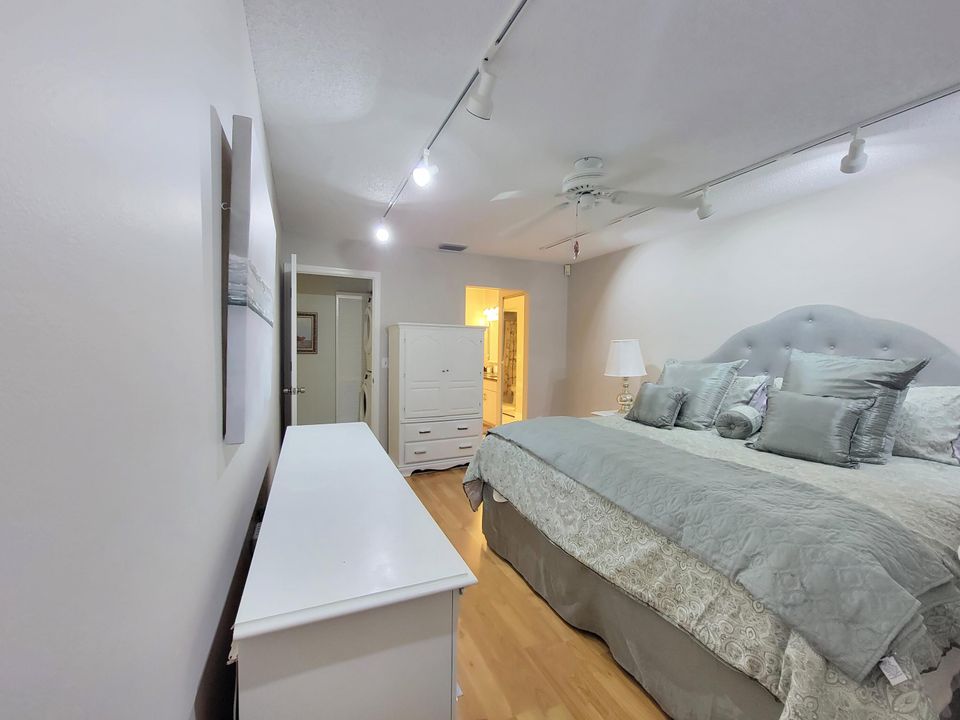 For Rent: $3,500 (2 beds, 2 baths, 1178 Square Feet)