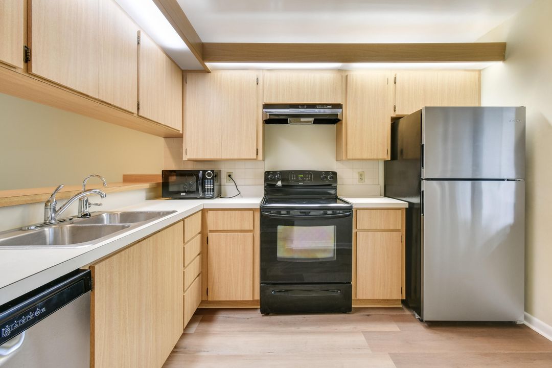 Под контрактом: $2,600 (2 спален, 2 ванн, 1385 Квадратных фут)