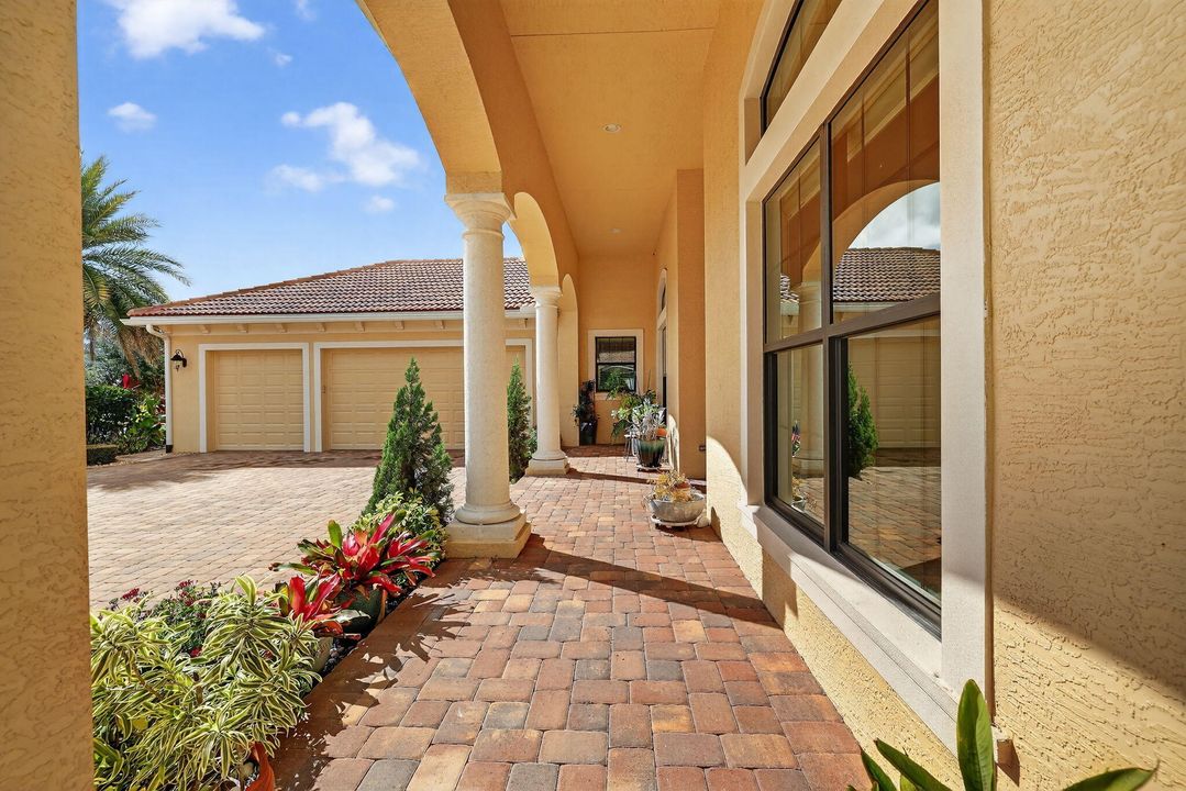 For Sale: $1,325,000 (4 beds, 4 baths, 3523 Square Feet)