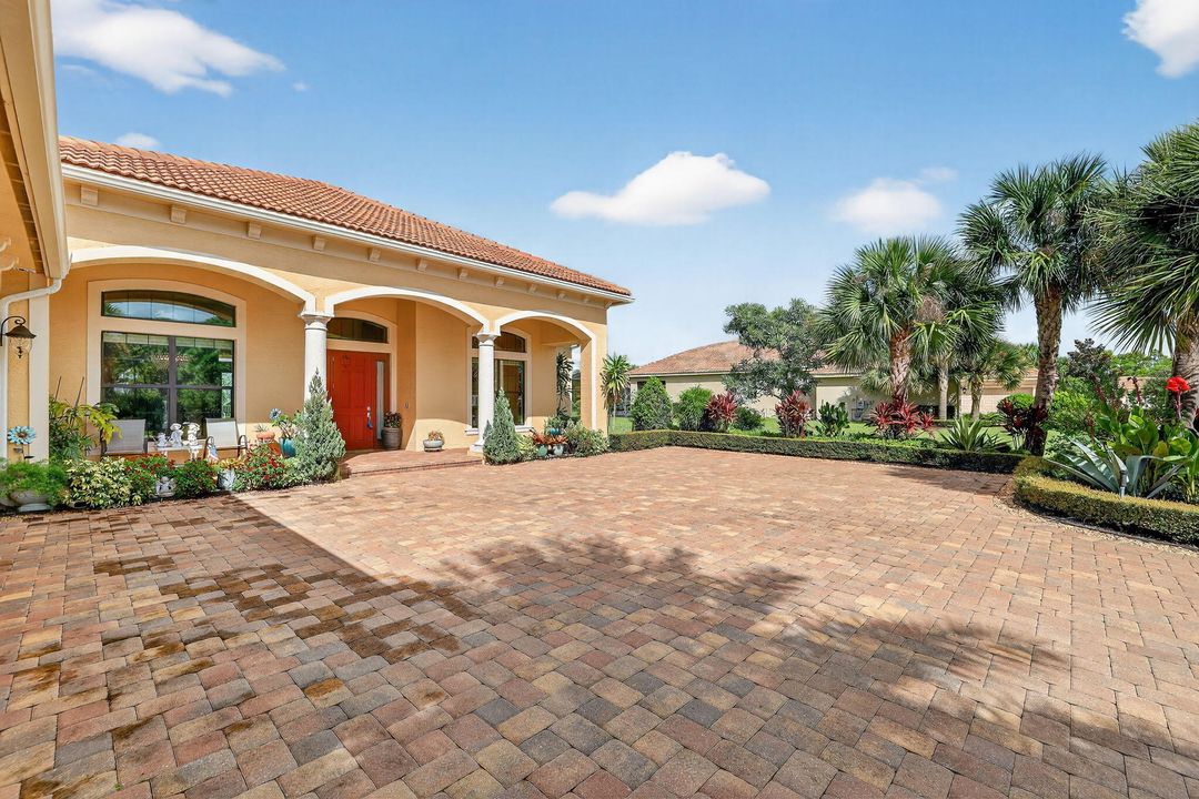 For Sale: $1,325,000 (4 beds, 4 baths, 3523 Square Feet)