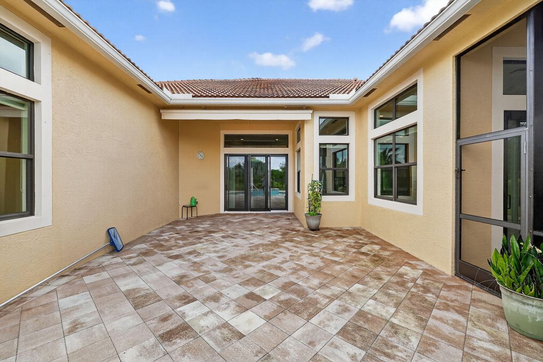 For Sale: $1,325,000 (4 beds, 4 baths, 3523 Square Feet)