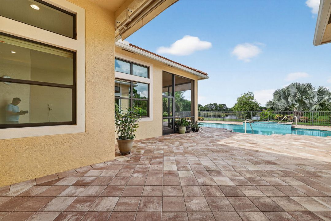 For Sale: $1,325,000 (4 beds, 4 baths, 3523 Square Feet)