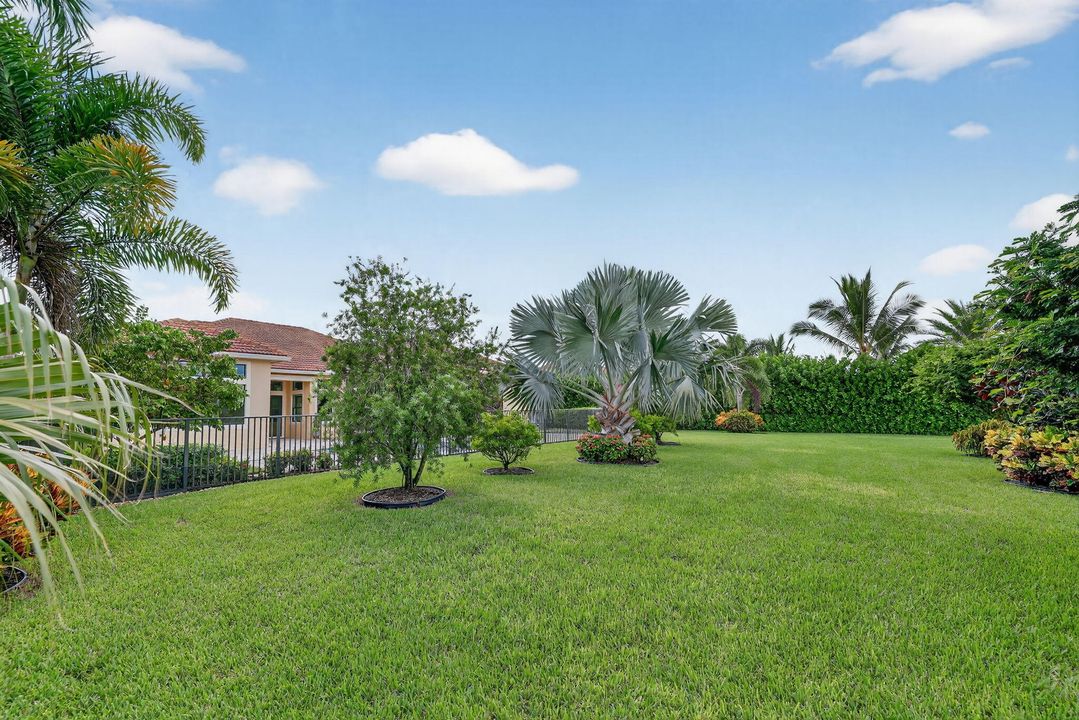 For Sale: $1,325,000 (4 beds, 4 baths, 3523 Square Feet)