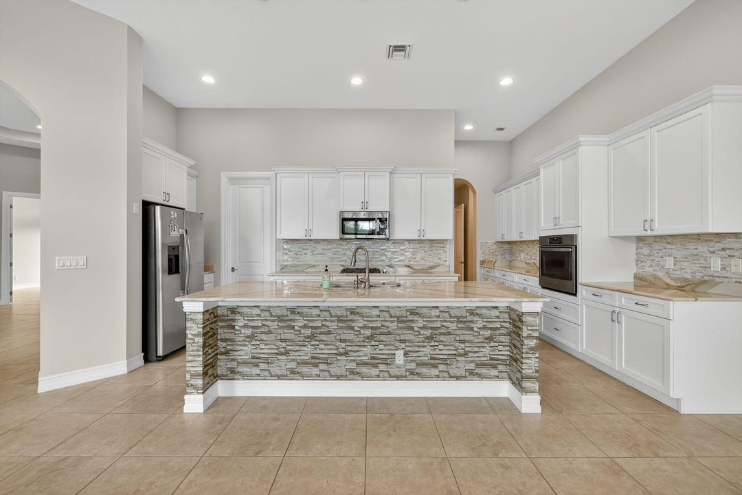 For Sale: $1,325,000 (4 beds, 4 baths, 3523 Square Feet)